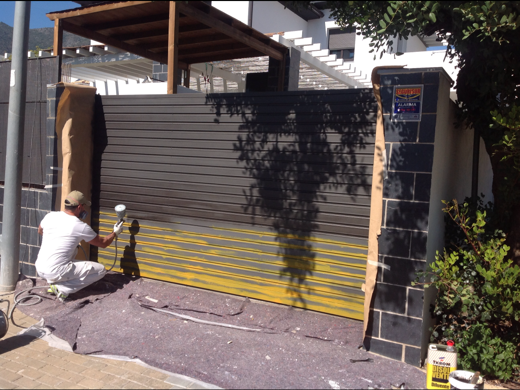 Pintado porton garaje Pintor en malaga